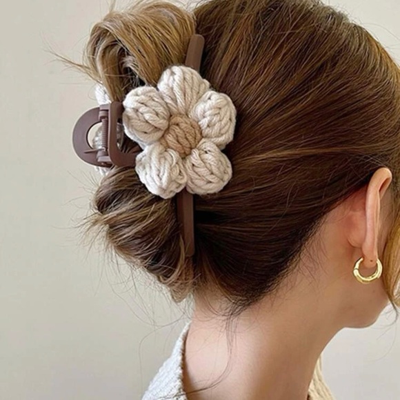 ❤️Large Floral Hair Claw - Picture 1 of 5